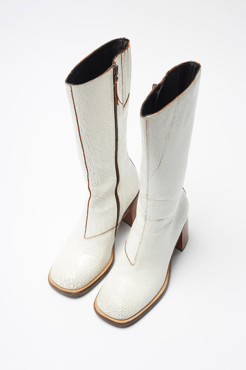 Shaft cracked white leather boot